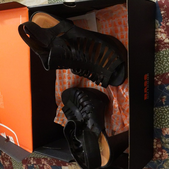 Heels - Picture 2 of 2